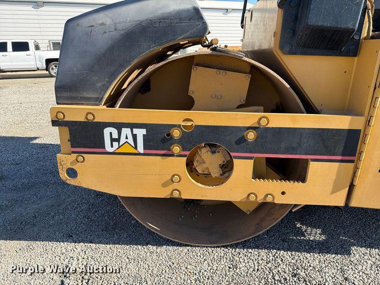 image for item FI2026 2001 Caterpillar CB-5340 double drum vibratory roller