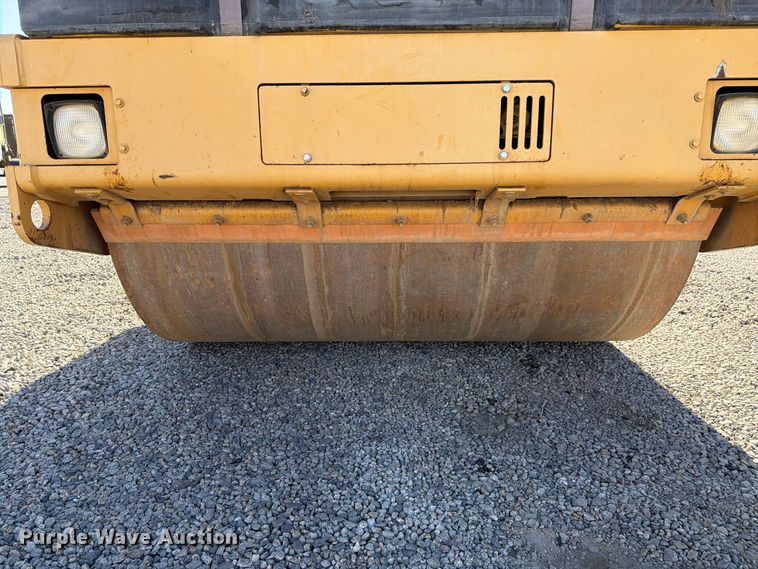 image for item FI2026 2001 Caterpillar CB-5340 double drum vibratory roller