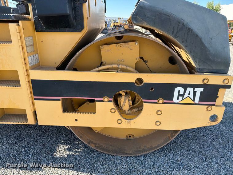 image for item FI2026 2001 Caterpillar CB-5340 double drum vibratory roller