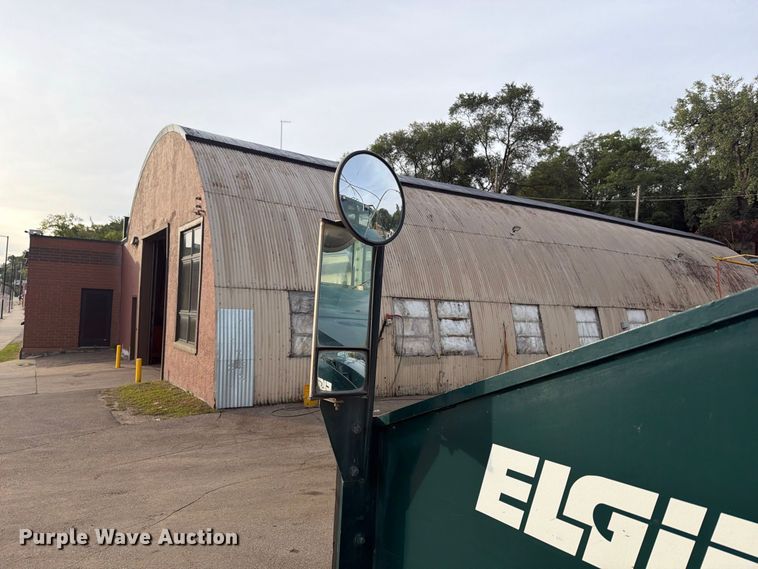 image for item FJ0538 2006 Elgin Pelican Series P street sweeper