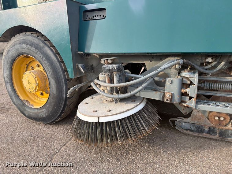 image for item FJ0538 2006 Elgin Pelican Series P street sweeper