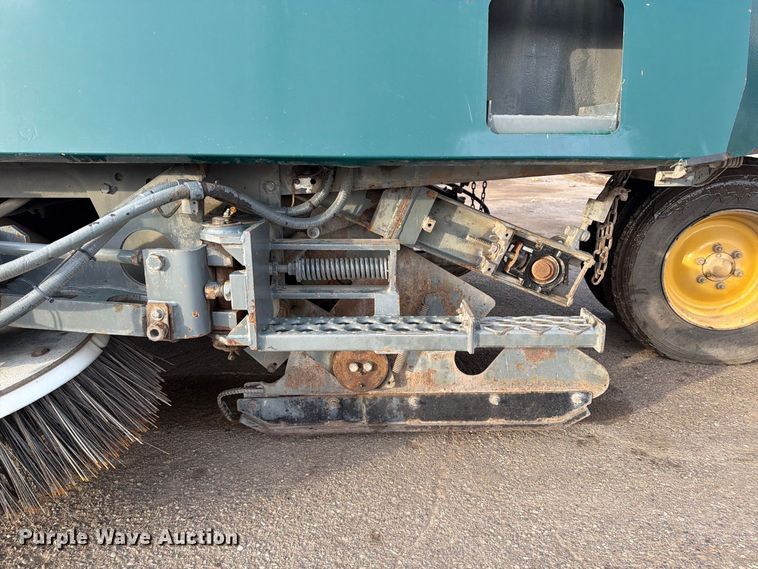 image for item FJ0538 2006 Elgin Pelican Series P street sweeper