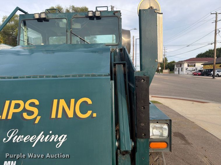 image for item FJ0538 2006 Elgin Pelican Series P street sweeper