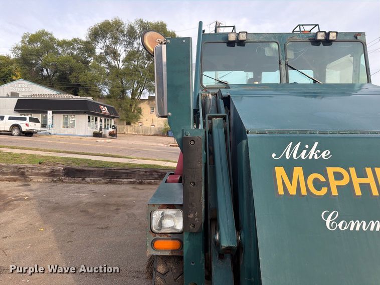 image for item FJ0538 2006 Elgin Pelican Series P street sweeper