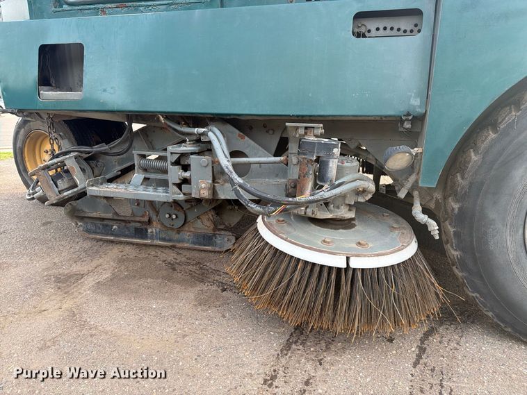 image for item FJ0538 2006 Elgin Pelican Series P street sweeper