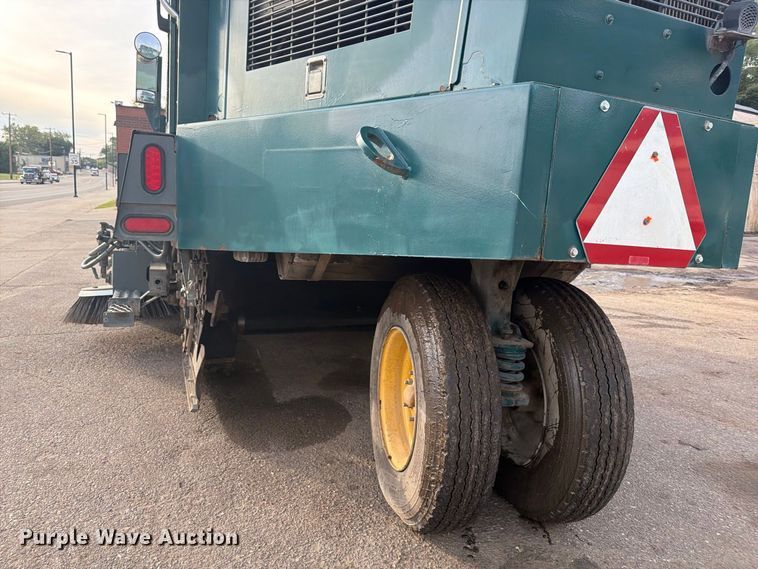 image for item FJ0538 2006 Elgin Pelican Series P street sweeper