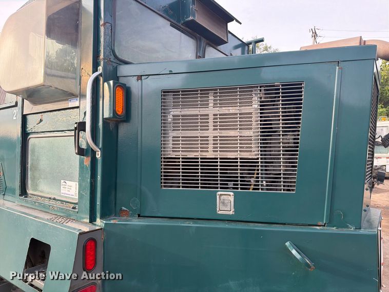 image for item FJ0538 2006 Elgin Pelican Series P street sweeper