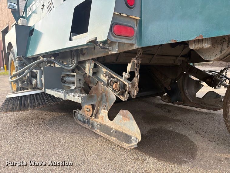 image for item FJ0538 2006 Elgin Pelican Series P street sweeper