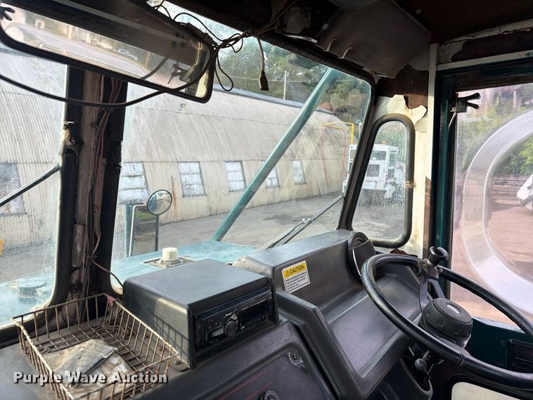 image for item FJ0538 2006 Elgin Pelican Series P street sweeper
