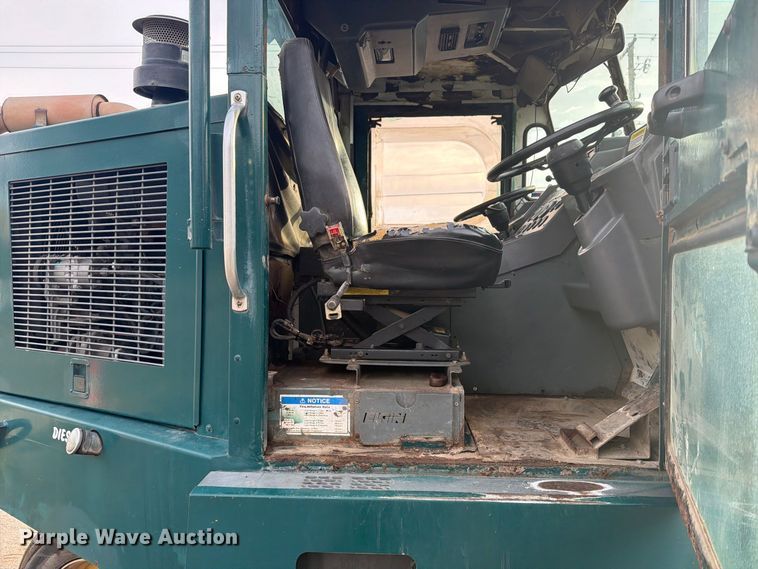 image for item FJ0538 2006 Elgin Pelican Series P street sweeper