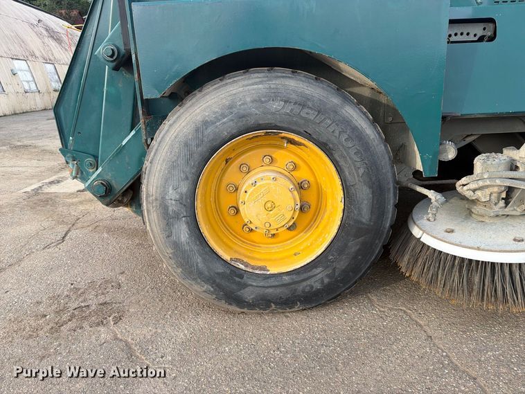 image for item FJ0538 2006 Elgin Pelican Series P street sweeper