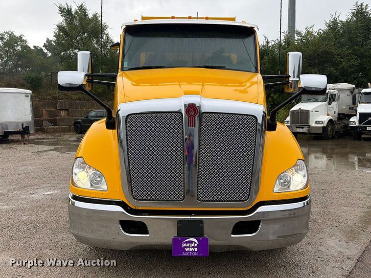 image for item FJ2006 2021 Kenworth T680 dump truck