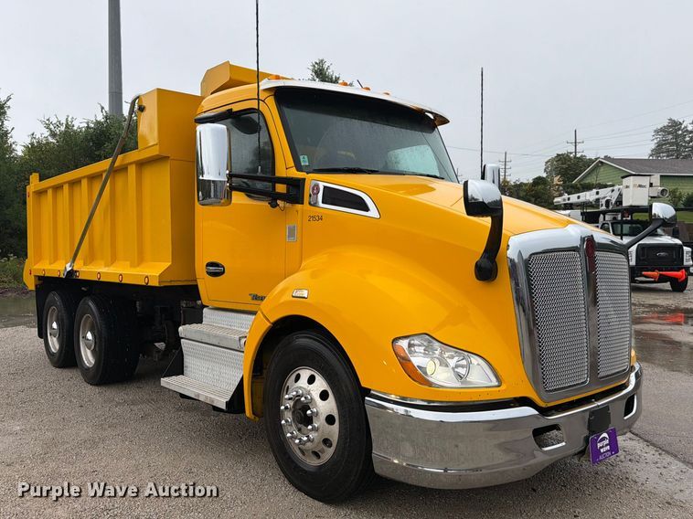 image for item FJ2006 2021 Kenworth T680 dump truck