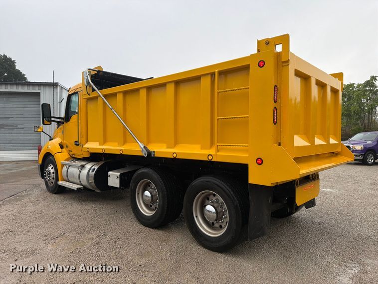 image for item FJ2006 2021 Kenworth T680 dump truck