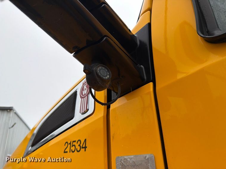 image for item FJ2006 2021 Kenworth T680 dump truck