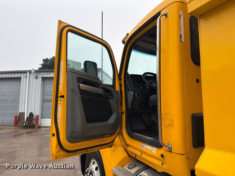 image for item FJ2006 2021 Kenworth T680 dump truck
