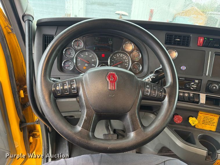 image for item FJ2006 2021 Kenworth T680 dump truck