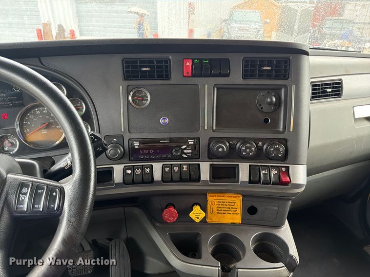 image for item FJ2006 2021 Kenworth T680 dump truck