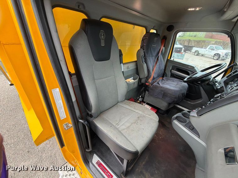 image for item FJ2006 2021 Kenworth T680 dump truck