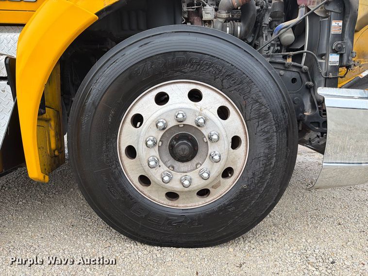 image for item FJ2006 2021 Kenworth T680 dump truck