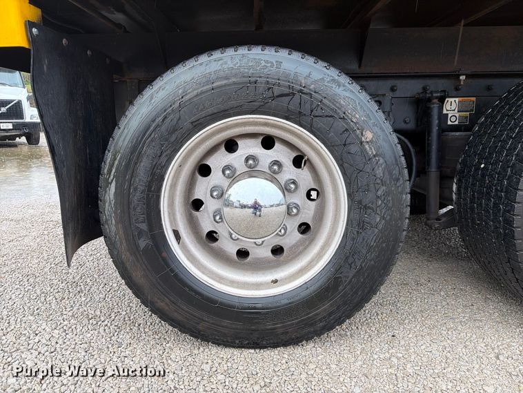 image for item FJ2006 2021 Kenworth T680 dump truck