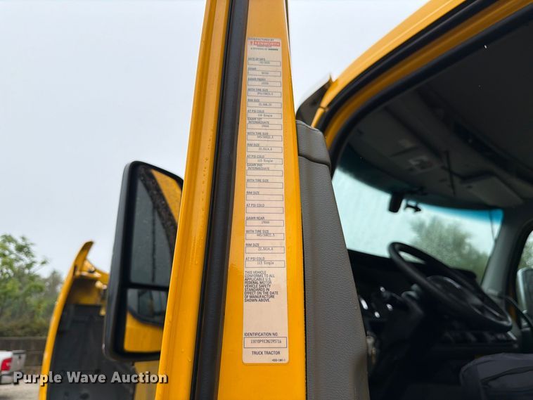 image for item FJ2006 2021 Kenworth T680 dump truck