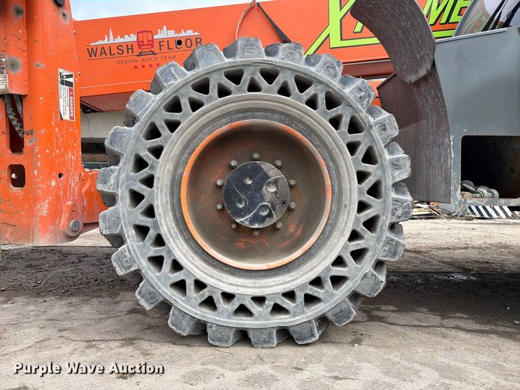 image for item FJ2007 Xtreme XR1255 telehandler