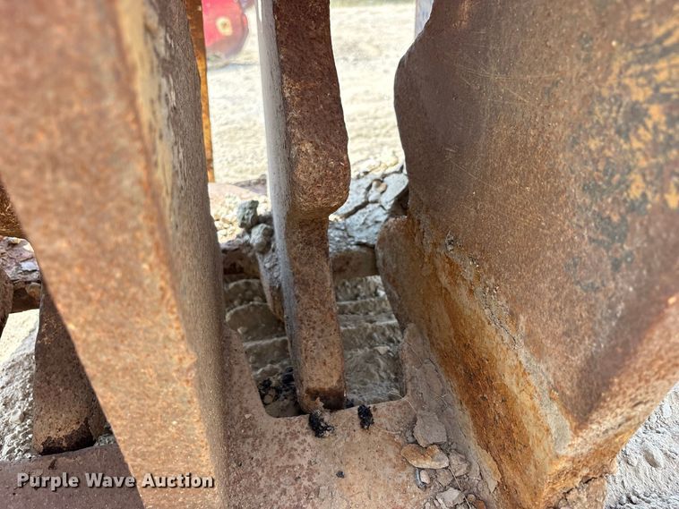 image for item FK2088 (2) excavator attachments