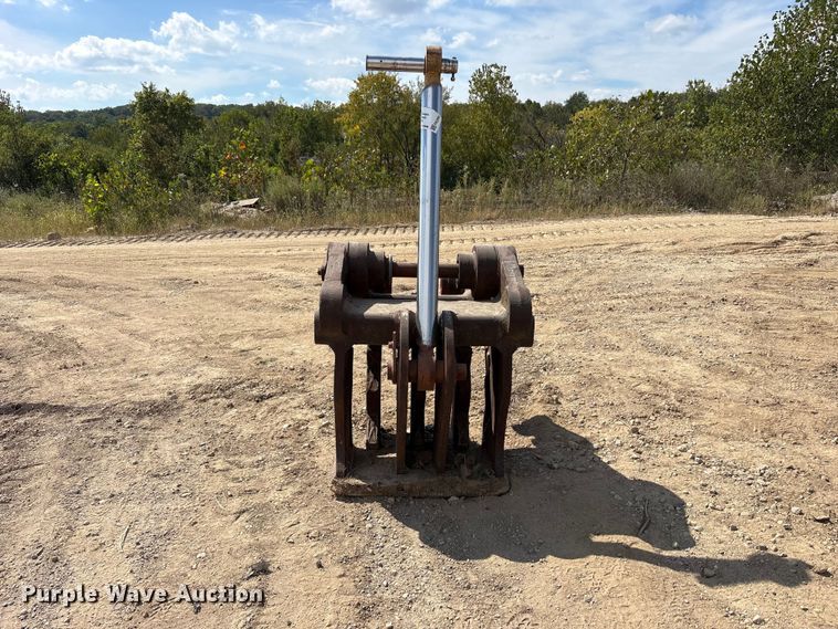 image for item FK2095 Excavator pulverizer