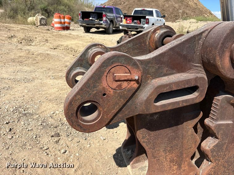 image for item FK2095 Excavator pulverizer