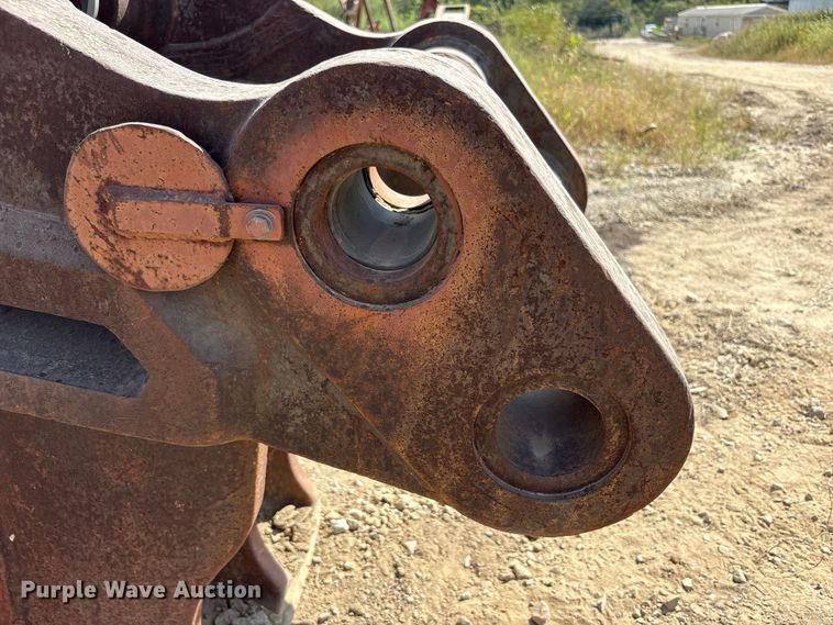 image for item FK2095 Excavator pulverizer