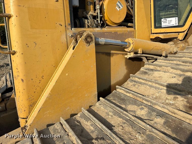 image for item FK2109 2006 Caterpillar D6N dozer