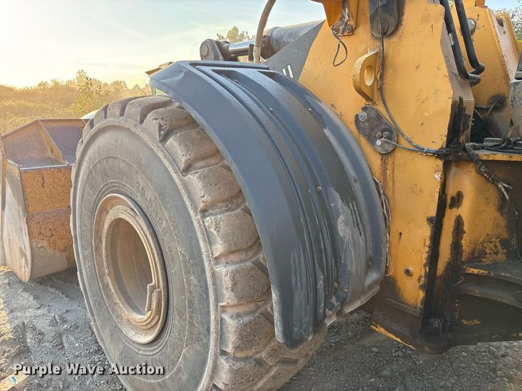 image for item FK2110 2015 John Deere 824K-II wheel loader