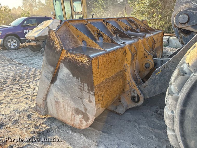 image for item FK2110 2015 John Deere 824K-II wheel loader