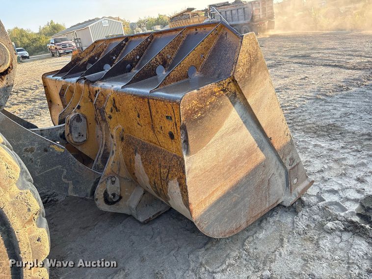 image for item FK2110 2015 John Deere 824K-II wheel loader