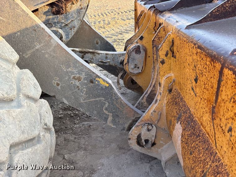 image for item FK2110 2015 John Deere 824K-II wheel loader