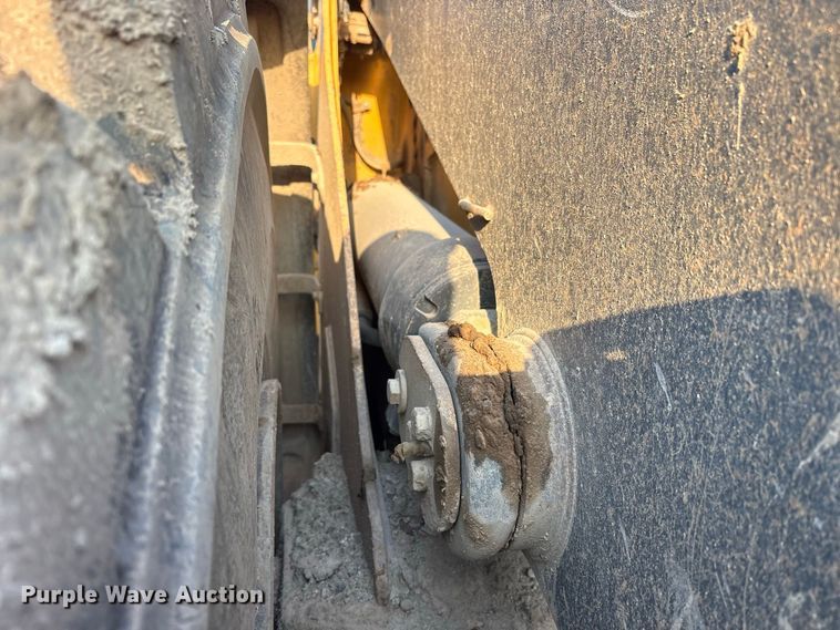 image for item FK2110 2015 John Deere 824K-II wheel loader