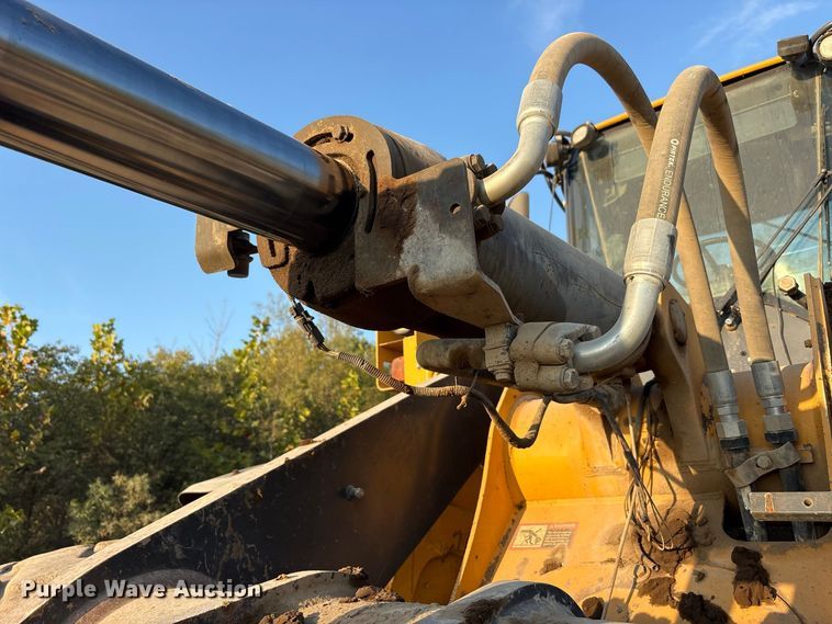 image for item FK2110 2015 John Deere 824K-II wheel loader
