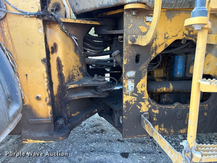 image for item FK2110 2015 John Deere 824K-II wheel loader