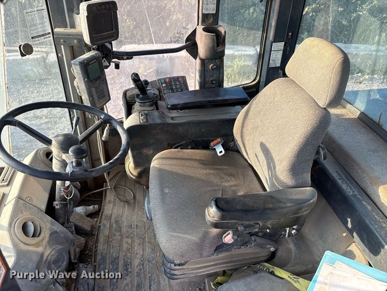 image for item FK2110 2015 John Deere 824K-II wheel loader
