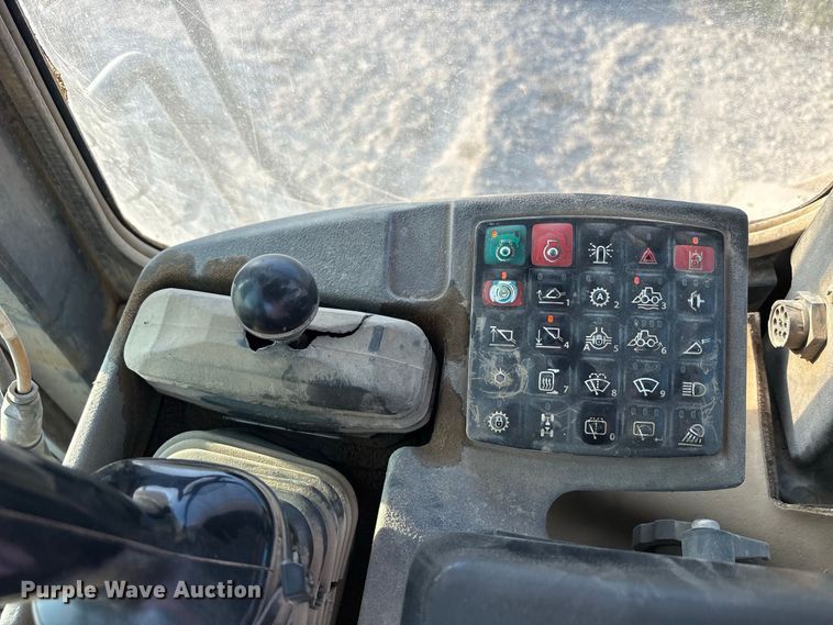 image for item FK2110 2015 John Deere 824K-II wheel loader