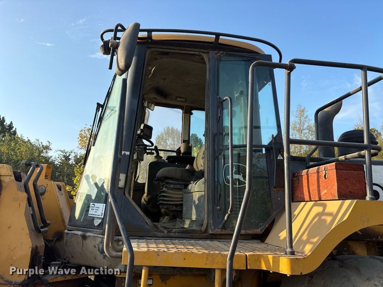 image for item FK2110 2015 John Deere 824K-II wheel loader
