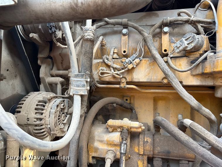 image for item FK2110 2015 John Deere 824K-II wheel loader