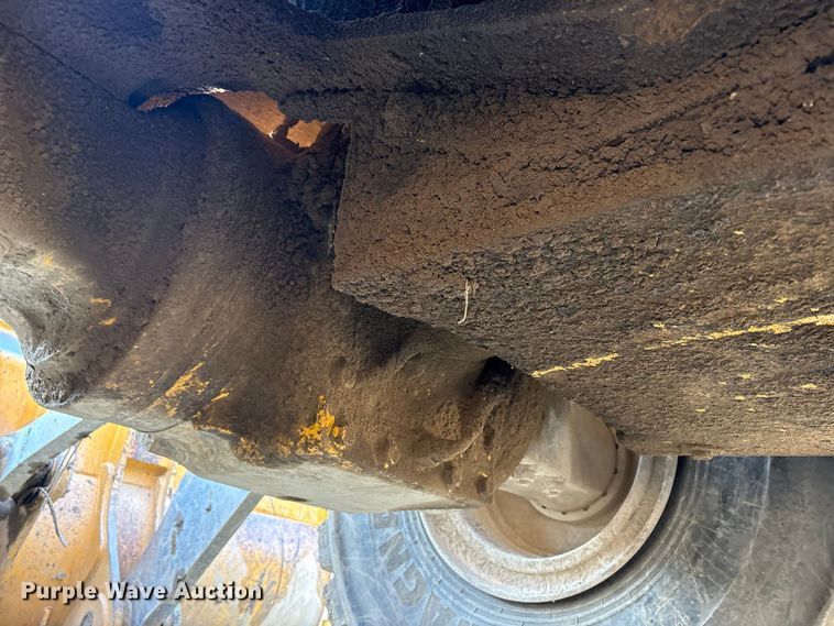 image for item FK2110 2015 John Deere 824K-II wheel loader