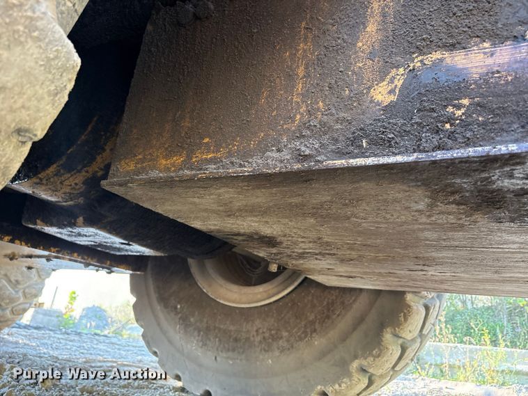 image for item FK2110 2015 John Deere 824K-II wheel loader
