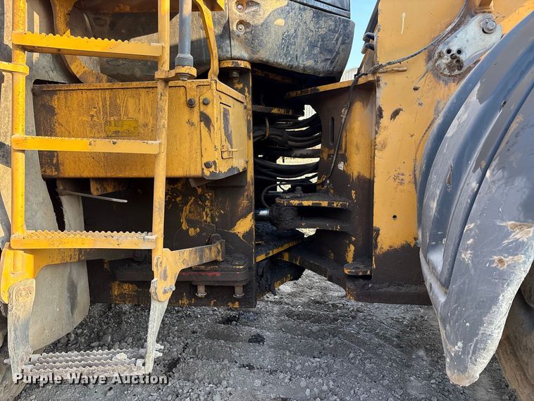 image for item FK2110 2015 John Deere 824K-II wheel loader
