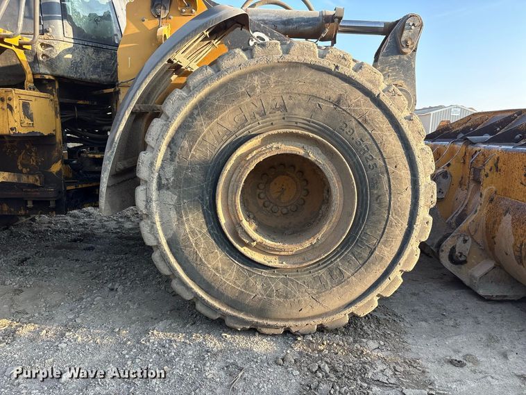 image for item FK2110 2015 John Deere 824K-II wheel loader
