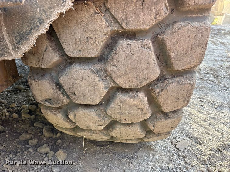 image for item FK2110 2015 John Deere 824K-II wheel loader