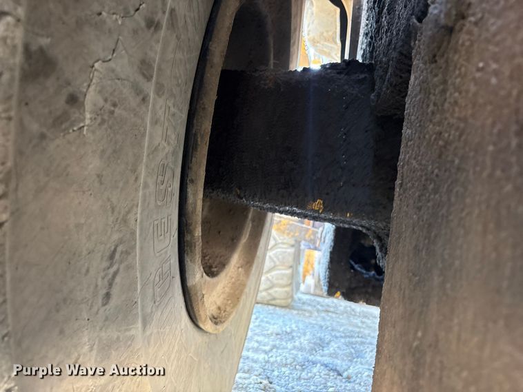 image for item FK2110 2015 John Deere 824K-II wheel loader