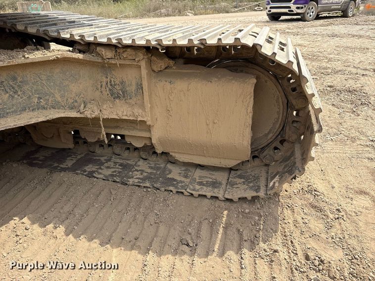 image for item FK2111 2012 Hyundai 210LC-9 excavator